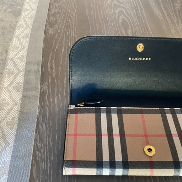 Burberry Tote and Matching Walet - Picture 9 of 14